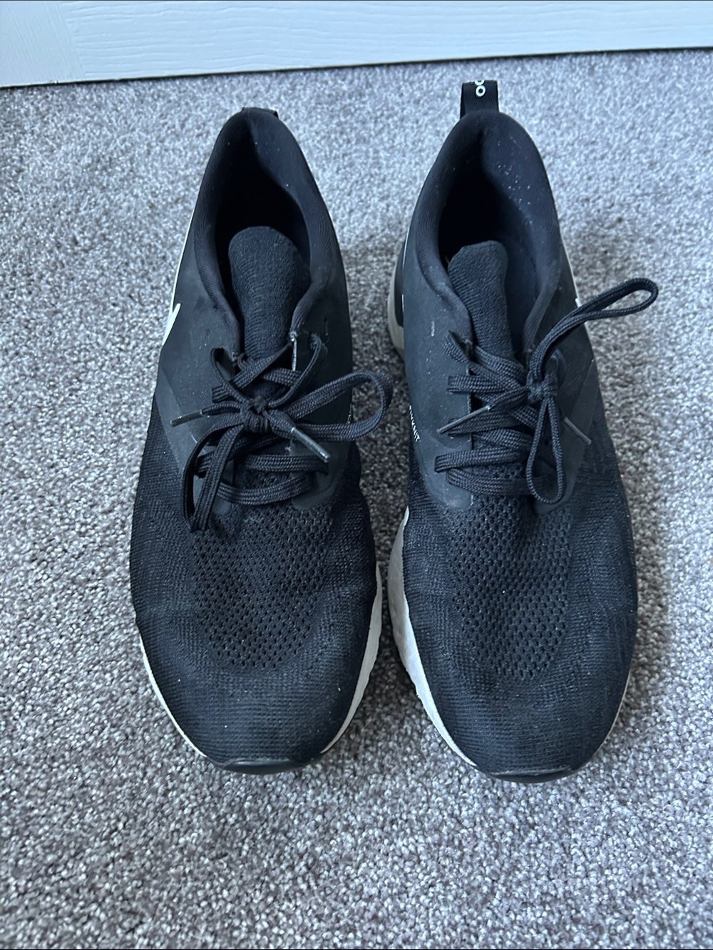 Nike Men's Black Knit Running Sneakers with White Midsole